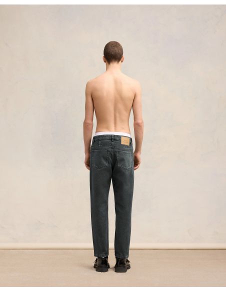 BLACK TAPERED CUT JEANS