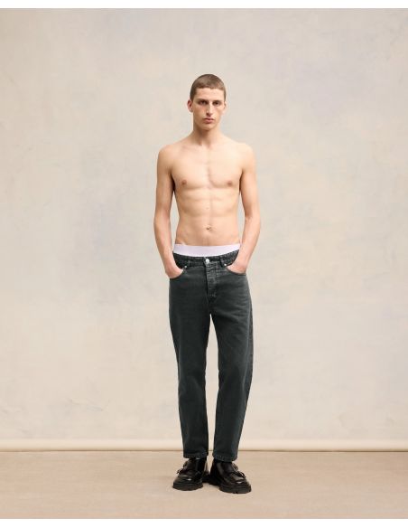 BLACK TAPERED CUT JEANS