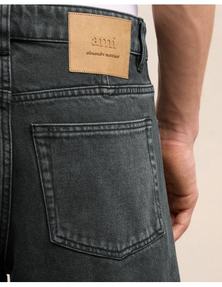 BLACK TAPERED CUT JEANS