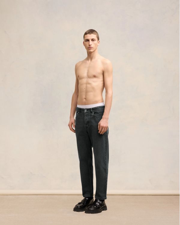 BLACK TAPERED CUT JEANS