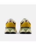 SNEAKERS 9060 BUTTERSCOTCH / DARK MUSHROOM / CONCORD GRAPE
