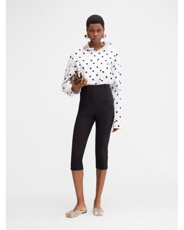 THE BLACK CAPRI PANTS