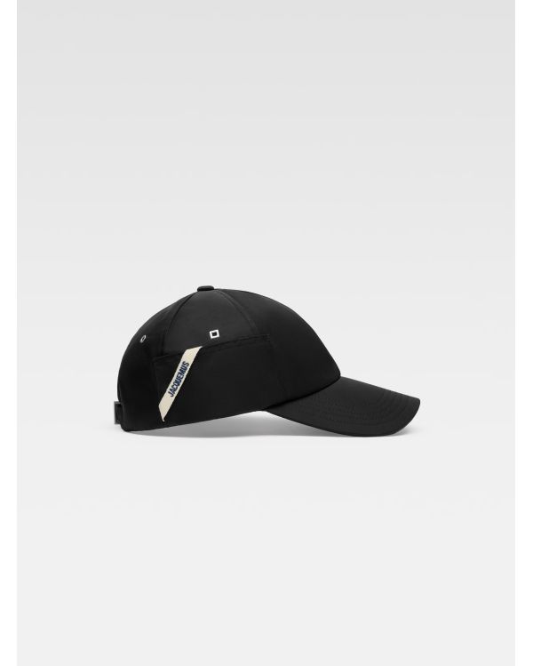 THE BLACK OVALIE CAP