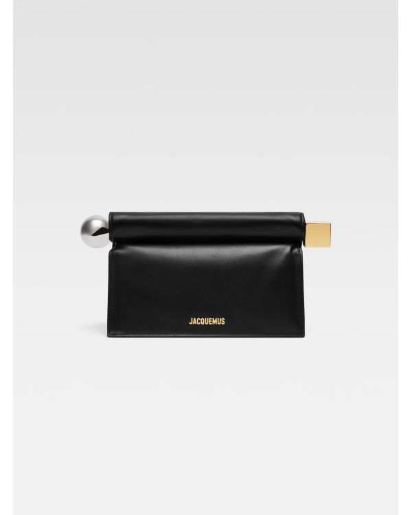 THE BLACK ROUND SQUARE POUCH