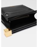 THE BLACK ROUND SQUARE POUCH