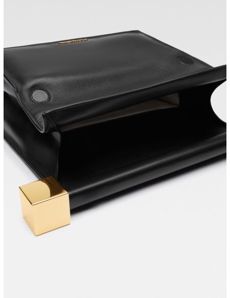 THE BLACK ROUND SQUARE POUCH