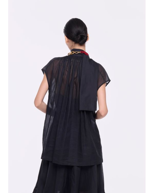 TOP EN ORGANZA AVEC FOULARD NOIR