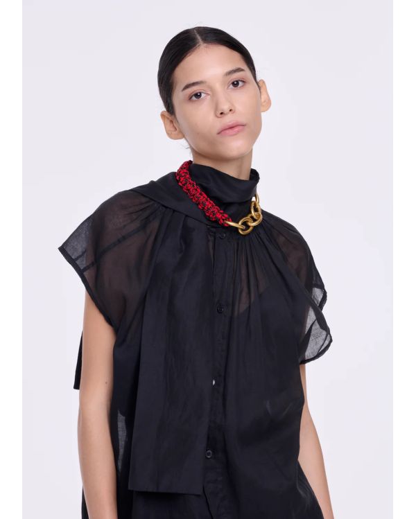 TOP EN ORGANZA AVEC FOULARD NOIR