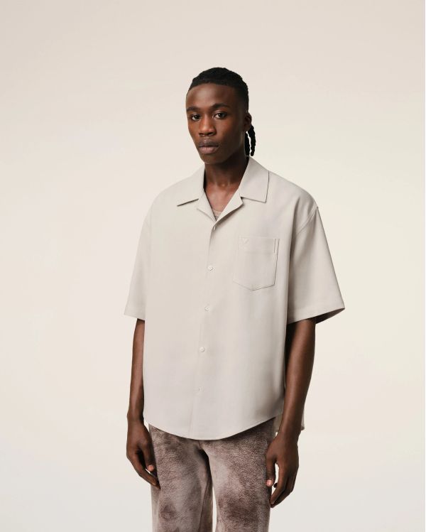 BEIGE SHORT-SLEEVED SHIRT WITH SHARK COLLAR