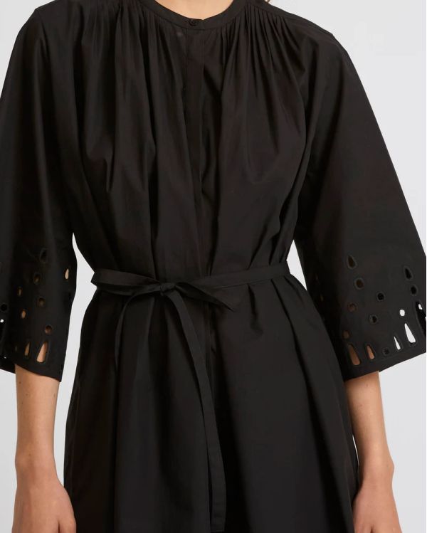ROBE AVEC BRODERIE ANGLAIS NOIR