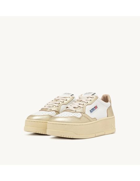 MEDALIST PLATFORM SNEAKERS IN WHITE AND PLATINUM