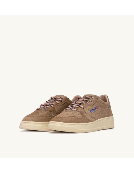 MEDALIST WOMEN'S BEIGE PONY SNEAKERS