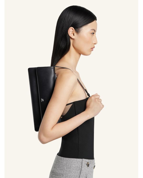CUFF POUCH IN BLACK SMOOTH LEATHER