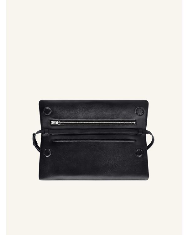 CUFF POUCH IN BLACK SMOOTH LEATHER