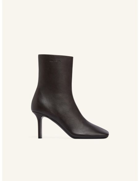 SQUARE-TOE LEATHER ANKLE BOOTS IN TAPIOCA