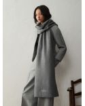 L'ÉCHARPE TAILLEUR GRIS FONCÉ