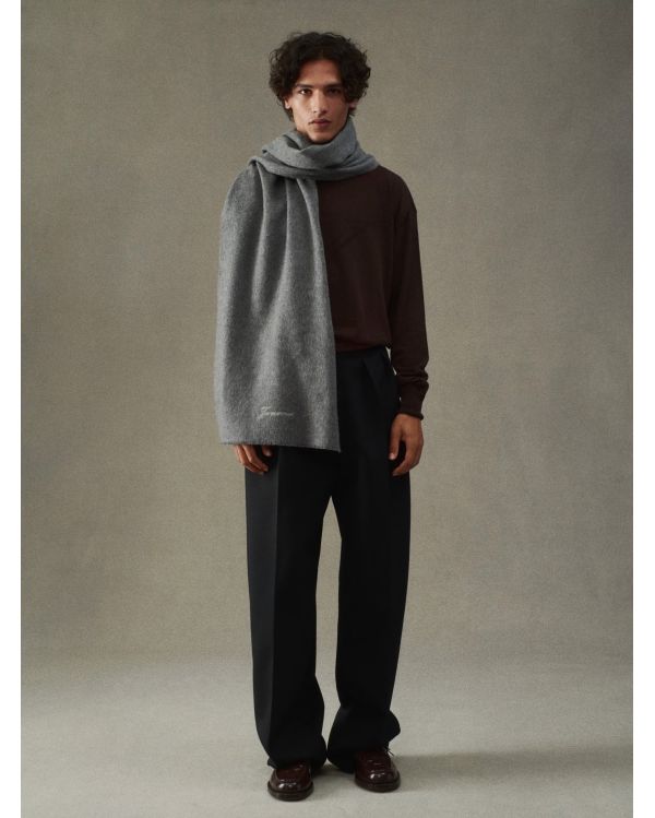 L'ÉCHARPE TAILLEUR GRIS FONCÉ