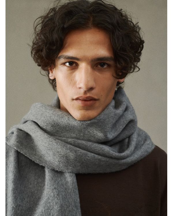L'ÉCHARPE TAILLEUR GRIS FONCÉ