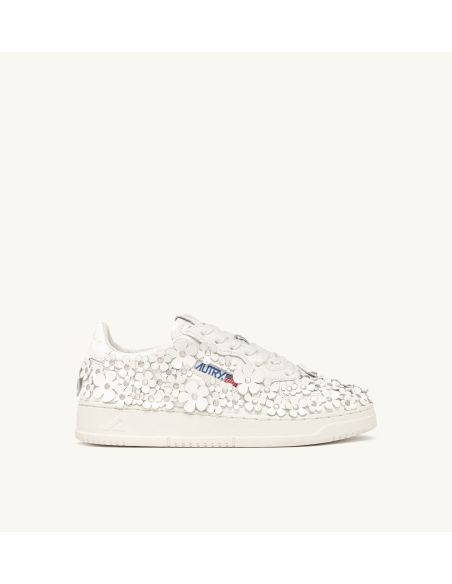 MEDALIST LOW WOM PATENT/FLOWER WHITE