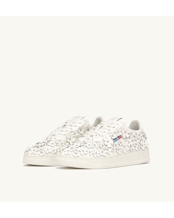MEDALIST LOW WOM PATENT/FLOWER WHITE 2