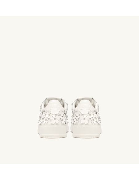 MEDALIST LOW WOM PATENT/FLOWER WHITE