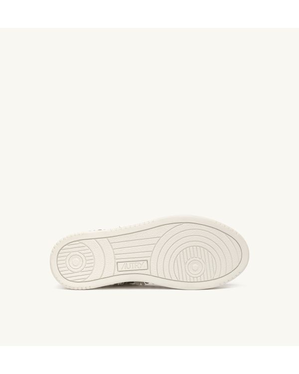 MEDALIST LOW WOM PATENT/FLOWER WHITE
