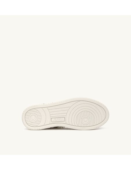 MEDALIST LOW WOM PATENT/FLOWER WHITE