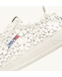 MEDALIST LOW WOM PATENT/FLOWER WHITE