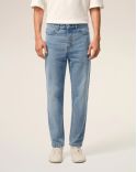 JEAN COUPE TAPERED EN COTON BLEU USÉ