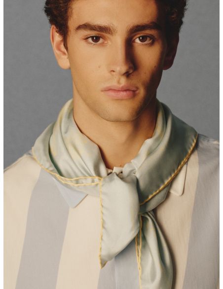 LE FOULARD PAYSAN IMPRIME ANIMAL BLEU CLAIR / JAUNE