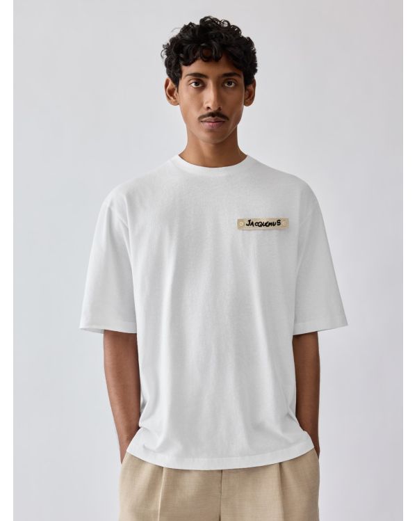 THE BEIGE KNITTED PATCH WHITE BEACH TSHIRT 2