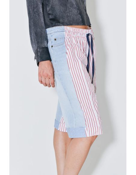BERMUDA POL À RAYURES ROUGES DEVANT / DENIM BLEU CLAIR DERRIÈRE